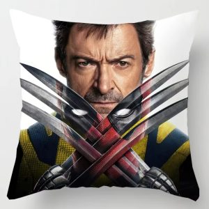 Housse de Coussin Wolverine & Deadpool – Déco Geek 45x45cm Polyester Doux